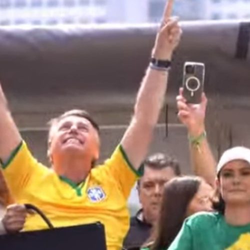Bolsonaro aceita Michelle candidata