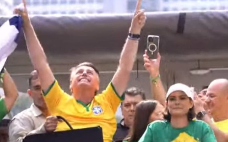 Bolsonaro aceita Michelle candidata