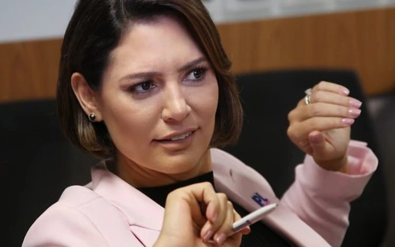 Líder do PT quer preparar ‘dossiê’ contra Michelle Bolsonaro (foto) para defender Janja de acusações