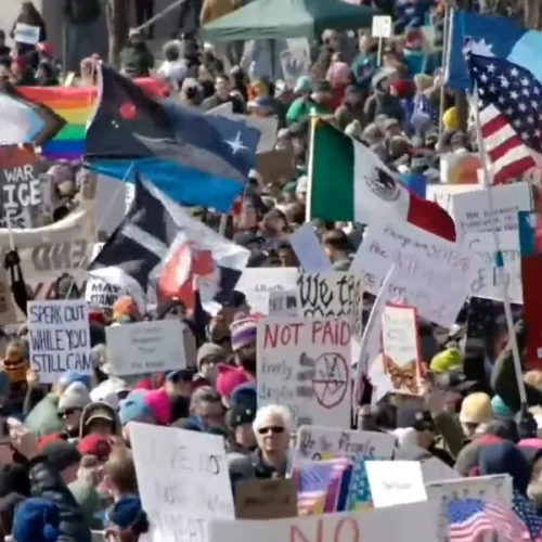 EUA: milhares protestam em todo o país contra o governo Trump