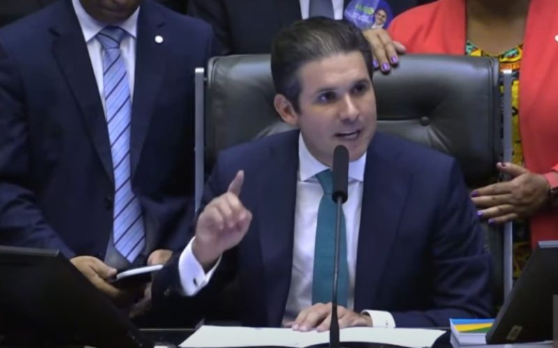 Hugo Motta rechaça impeachment de Lula e não quer ‘estremecimento com Poderes’