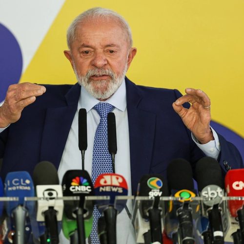 Lula culpa Estados e postos por gasolina alta: “Povo tem que saber quem xingar”