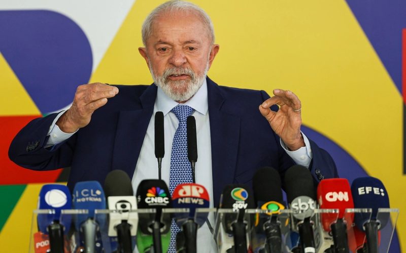 Lula culpa Estados e postos por gasolina alta: “Povo tem que saber quem xingar”