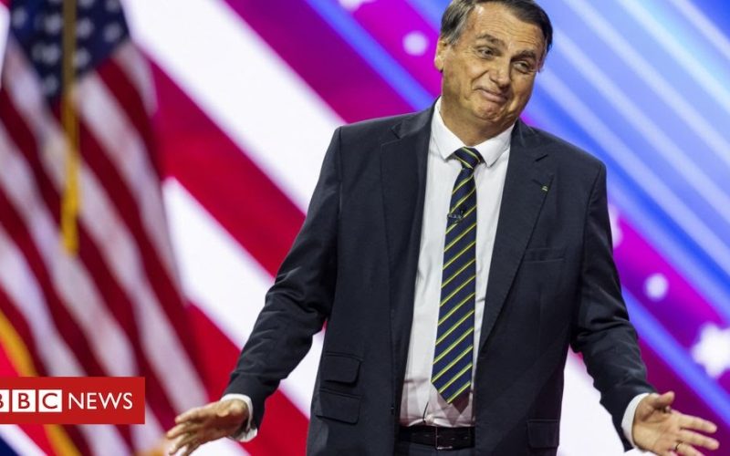“Preso político”: Bolsonaro afirma ser perseguido e pede ajuda a Trump