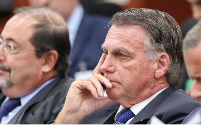 Moraes consulta PGR sobre notícia-crime que pede prisão de Bolsonaro (segunda foto da esquerda para a direita)