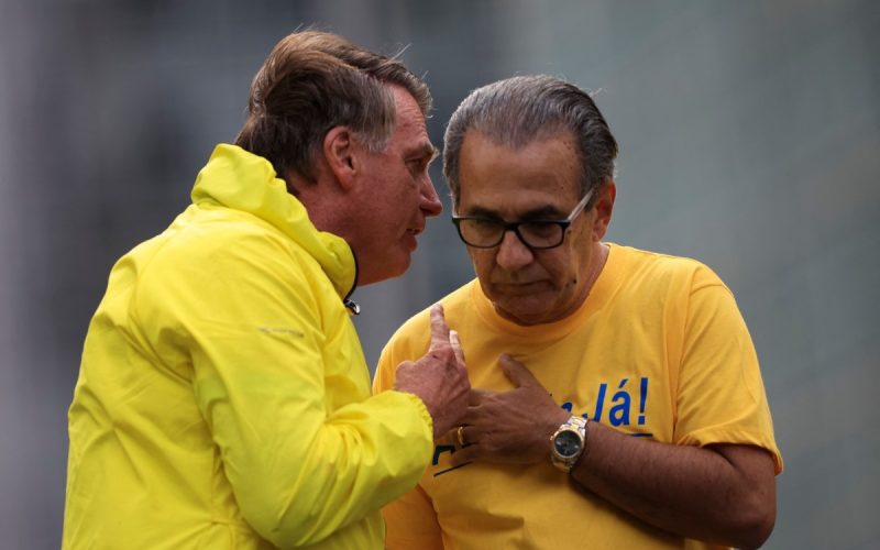 Bolsonaro puxa a orelha  de Malafaia: ‘Não dá para resolver na pancada”