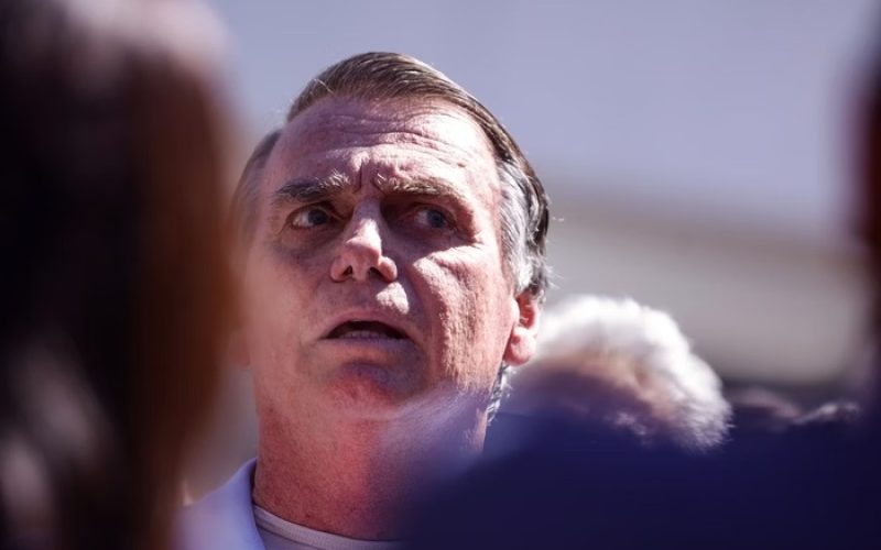 Bolsonaro chama regulação das redes no Brasil de “farsa”