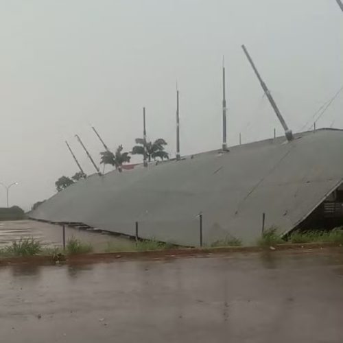 Chuva com ventos derruba teto de rodoviária, em Porto Nacional – Tocantins