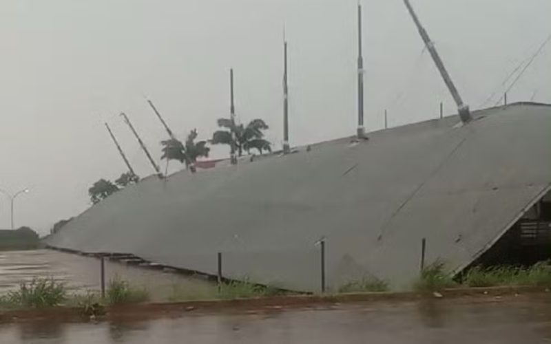 Chuva com ventos derruba teto de rodoviária, em Porto Nacional – Tocantins