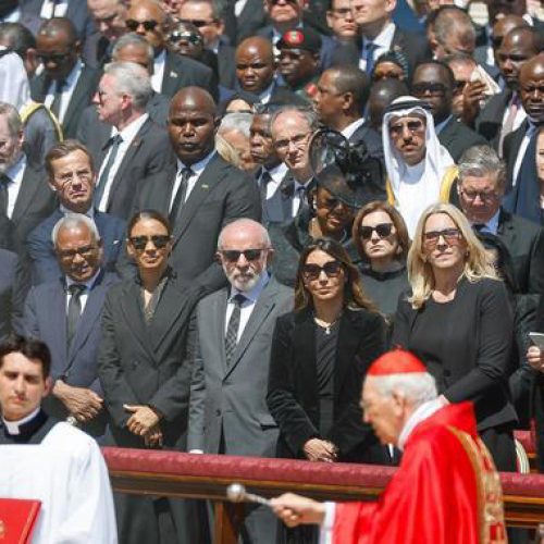 Sucessor deve respeitar compromissos de Francisco, diz Lula