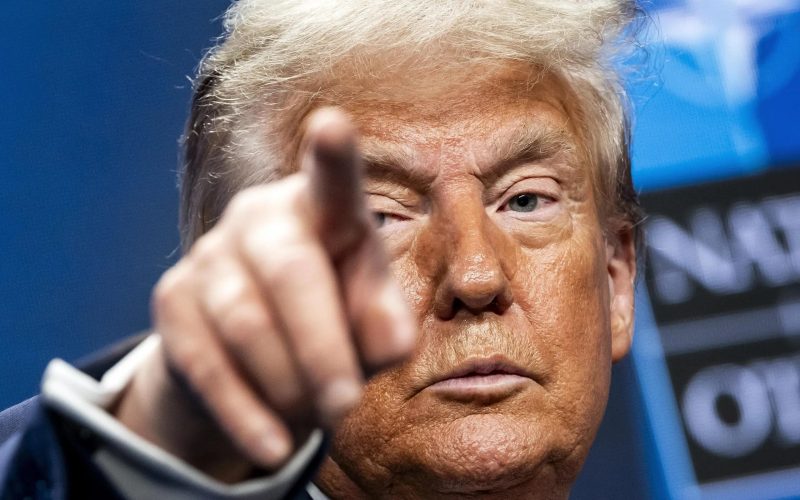 Tarifa de Trump é recado ao Brasil: largue a China e liberte Bolsonaro