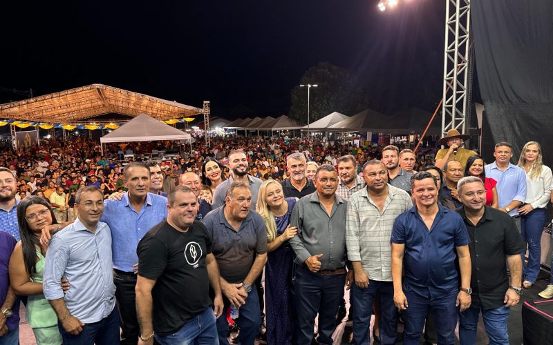 Amélio Cayres frisa avanços de Barra do Ouro na festividade de 29 anos da cidade