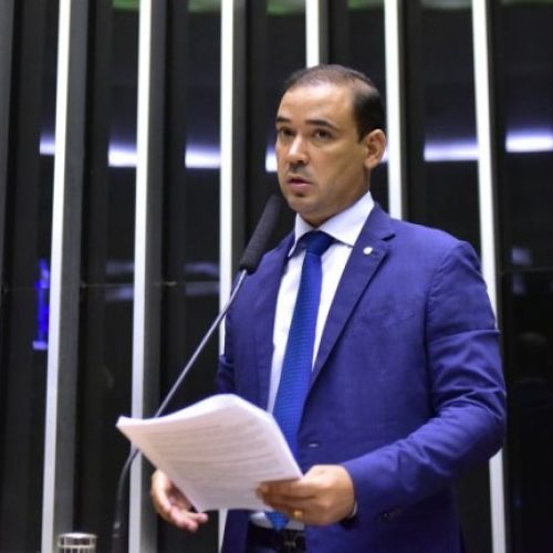 Vicentinho Júnior defende novos projetos aprovados na Câmara que garantem proteção a mulheres e aumentam pena a agressores